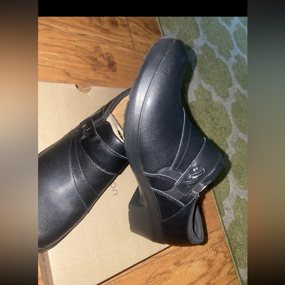 Clarks Womens Angie Pearl Leather Loafer Slip On Shoe Size 10 black NEW - Picture 3 of 9